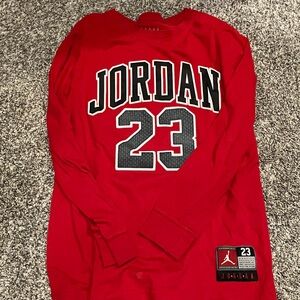 5 x Nike and Jordan Shirts (2 long sleeved, 3 short sleeved)
Boys Large